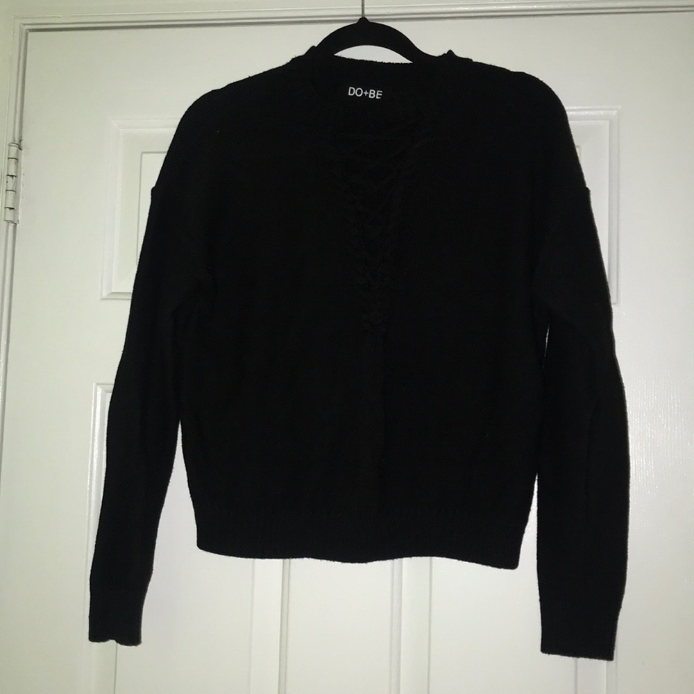 Cross cross, v-neck sweater.